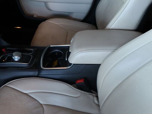 Used 2017 Chrysler 300 C w/ Light Group image 17