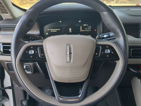 Used 2020 Lincoln Aviator Reserve image 13
