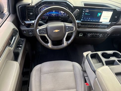 Used 2024 Chevrolet Silverado 1500 LT AWD/4WD image 16