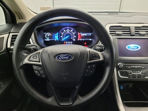Used 2018 Ford Fusion SE w/ Fusion SE Technology Package image 22