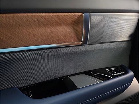 New 2026 Cadillac Vistiq Premium Luxury w/ LPO, Floor Liner Package image 19