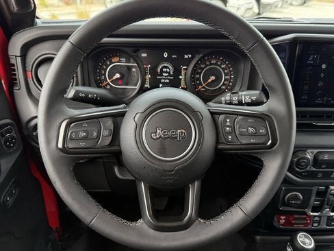 Used 2025 Jeep Wrangler Rubicon image 14