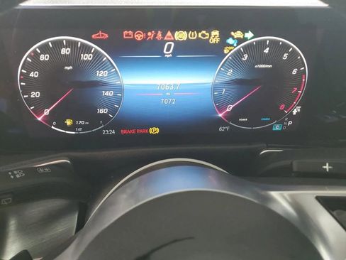 Used 2025 Mercedes-Benz GLB 250 4MATIC image 9