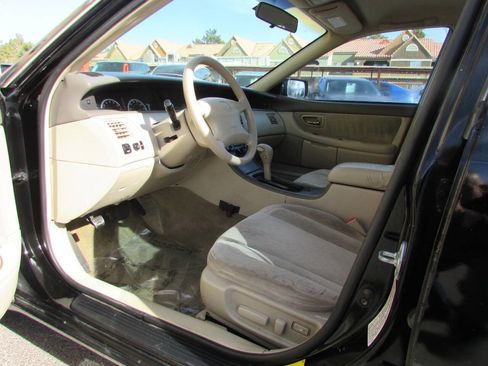 Used 2001 Toyota Avalon XLS image 11