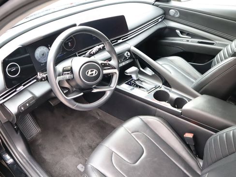 Used 2024 Hyundai Elantra Limited image 26