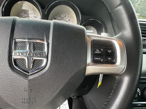 Used 2013 Dodge Challenger SXT image 18