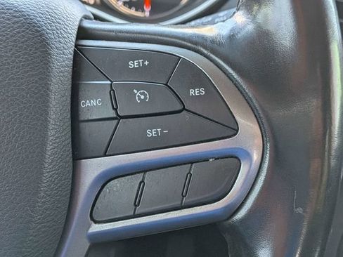 Used 2020 Jeep Cherokee Limited FWD image 27
