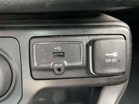 Used 2023 Jeep Renegade Altitude AWD/4WD image 28
