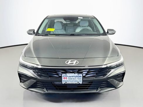 Used 2025 Hyundai Elantra Limited FWD image 9