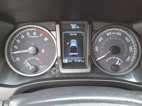 Used 2021 Toyota Tacoma TRD Off-Road w/ Technology Package image 31