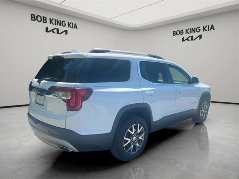 Used 2023 GMC Acadia SLT w/ Preferred Package FWD image 5