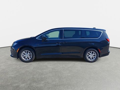 Used 2023 Chrysler Voyager LX FWD image 8