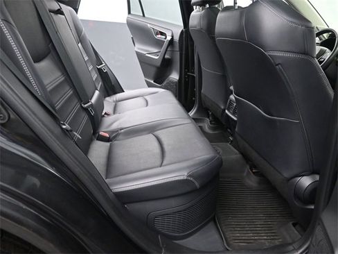 Used 2020 Toyota RAV4 Limited image 15