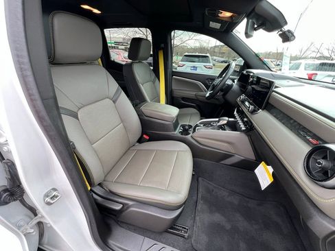 Used 2024 Chevrolet Colorado ZR2 w/ ZR2 Convenience Package III image 29