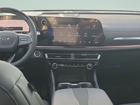 New 2026 Chevrolet Traverse Z71 w/ Enhanced Driving Package AWD/4WD image 28