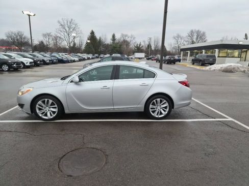 Used 2015 Buick Regal image 9