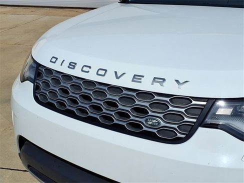 Used 2024 Land Rover Discovery S image 18