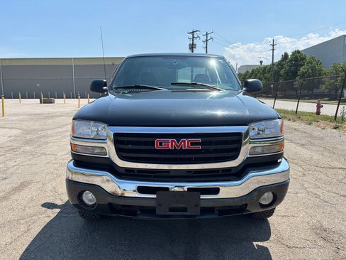 Used 2005 GMC Sierra 2500 SLE w/ Snow Plow Prep Package AWD/4WD image 8