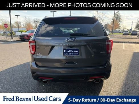 Used 2018 Ford Explorer XLT w/ Equipment Group 202A image 7