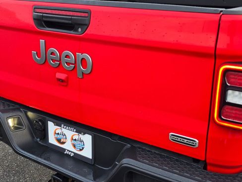 Used 2020 Jeep Gladiator Overland image 15
