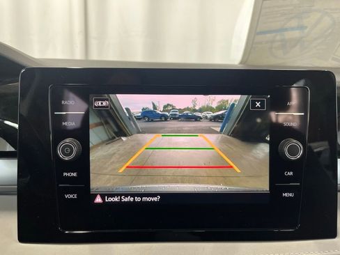 New 2025 Volkswagen Taos SE image 18