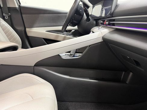 Used 2024 Hyundai Elantra Limited FWD image 19