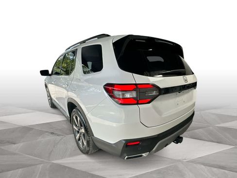 Used 2025 Honda Pilot Touring image 6