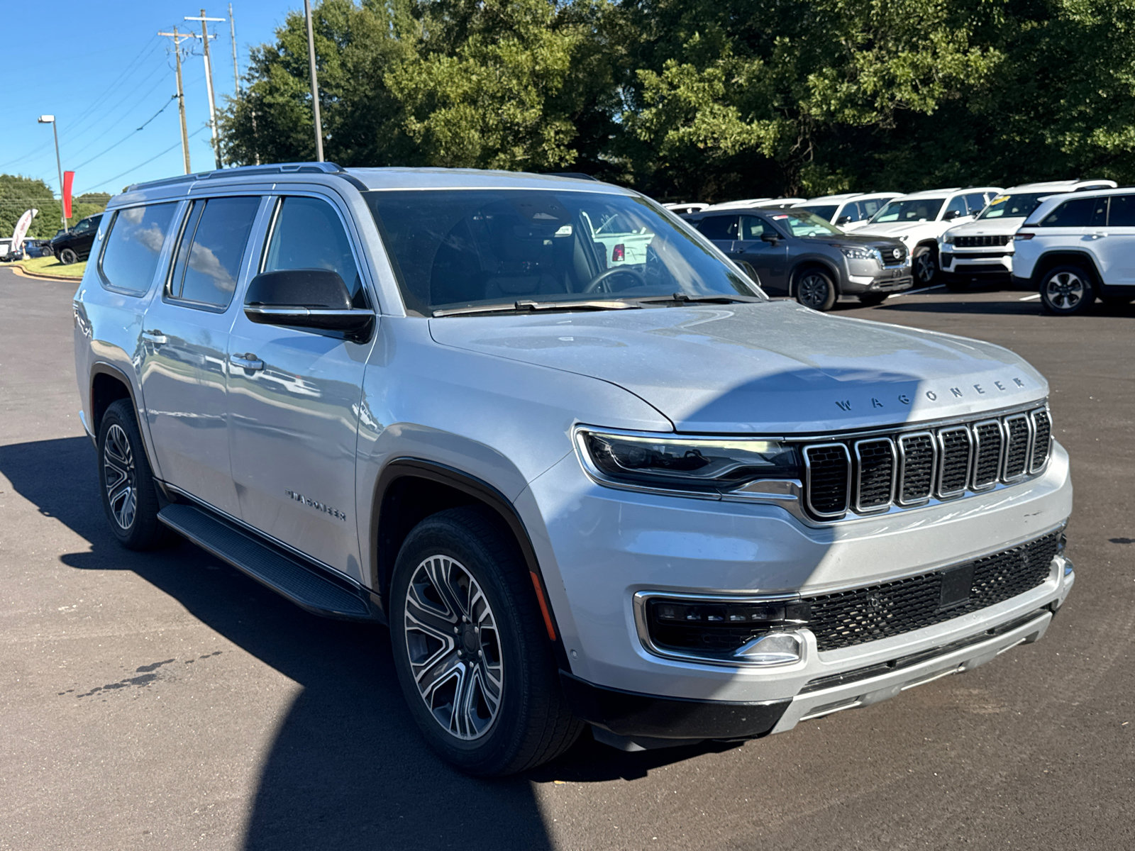 Used 2024 Jeep Wagoneer L Series II w/ Flexible Seating Group AWD/4WD image 3