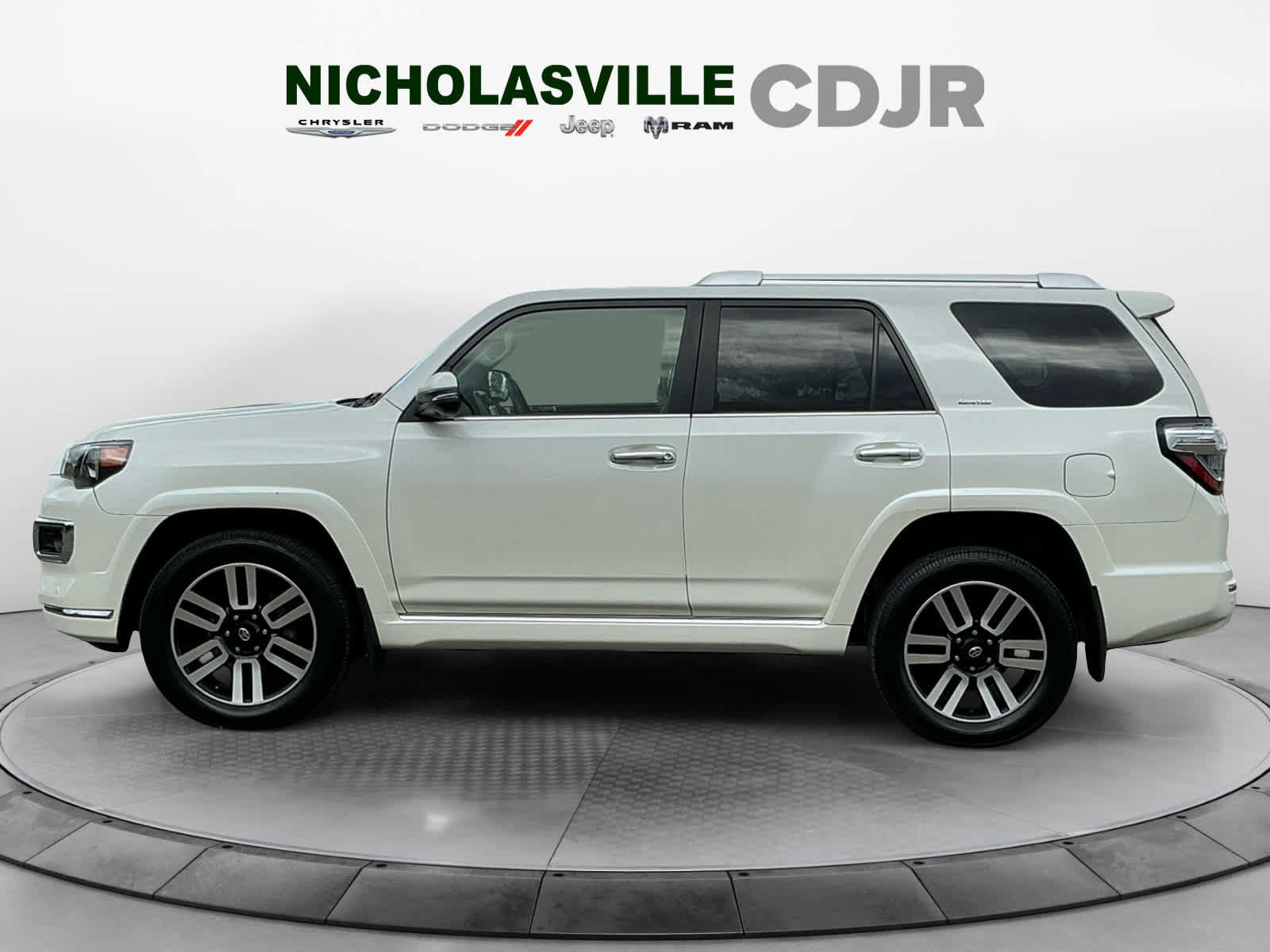 Used 2022 Toyota 4Runner Limited AWD/4WD image 2