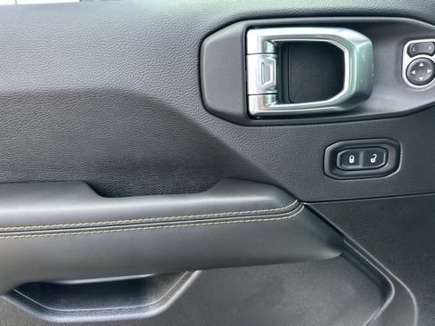 New 2025 Jeep Gladiator Sport image 11