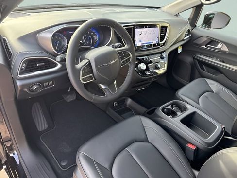 New 2026 Chrysler Pacifica Select image 11
