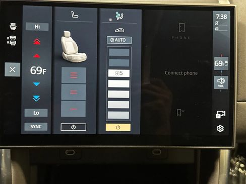 Used 2025 Land Rover Discovery Sport S image 41