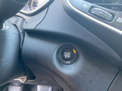 Used 2021 Jeep Cherokee Altitude image 21