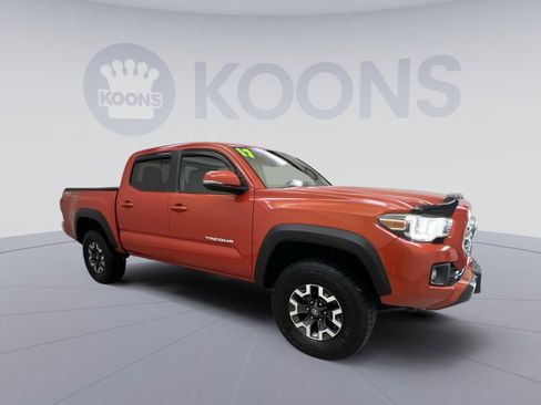 Used 2017 Toyota Tacoma TRD Off-Road w/ Tow Package (A/T) AWD/4WD image 10