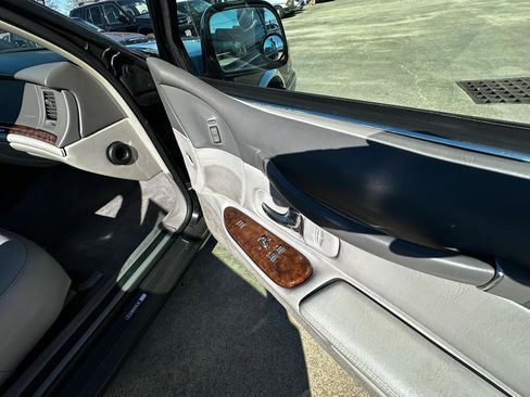 Used 1997 Lincoln Town Car Executive image 56