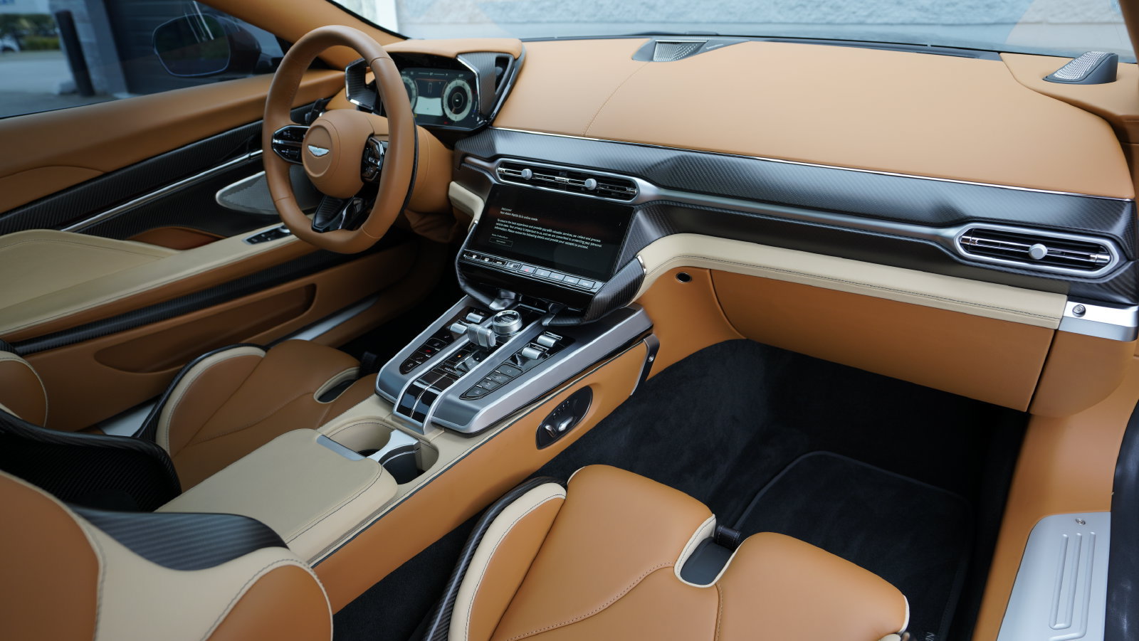 Used 2025 Aston Martin Vanquish RWD image 2