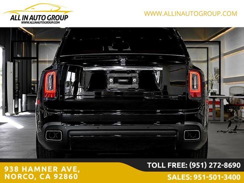 Used 2022 Rolls-Royce Cullinan w/ Dark Exterior Package image 42