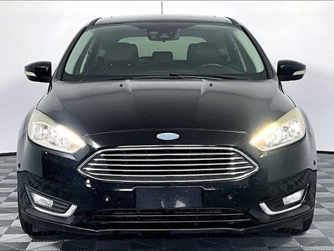 Used 2018 Ford Focus Titanium w/ Titanium Technology Package FWD image 3