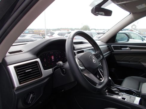 Used 2023 Volkswagen Atlas SE FWD image 14