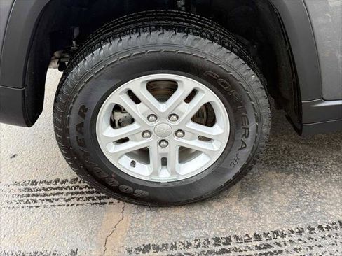 Certified 2023 Jeep Grand Cherokee Laredo w/ Luxury Tech Group I image 8