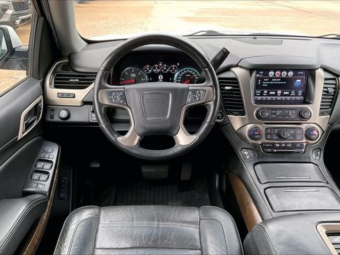 Used 2018 GMC Yukon XL Denali image 6