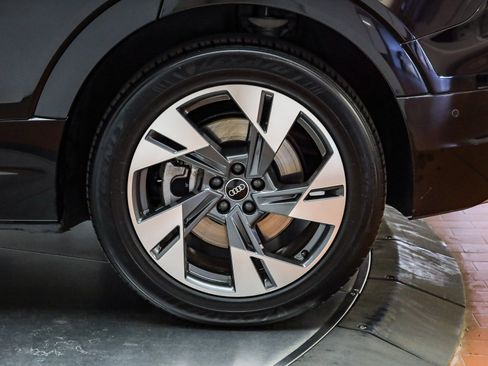 Used 2021 Audi e-tron Premium Plus w/ Premium Plus Package image 11