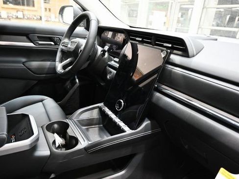 New 2026 GMC Terrain Denali w/ LPO, Black Badging Package image 13