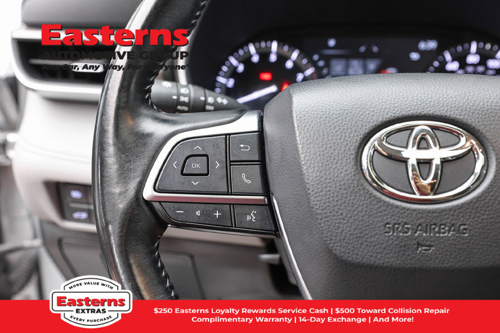 Used 2021 Toyota Highlander XLE FWD image 16