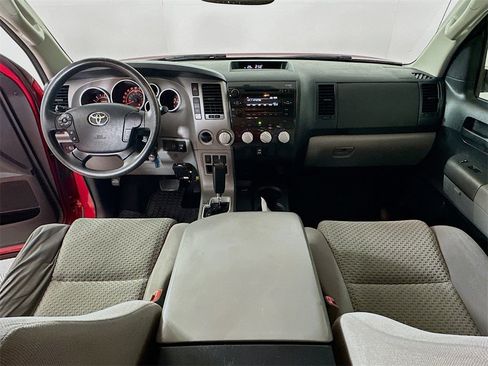 Used 2013 Toyota Tundra 4x4 CrewMax w/ SR5 Pkg image 3