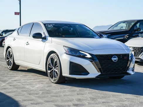 Used 2023 Nissan Altima 2.5 SR w/ SR Premium Package FWD image 5