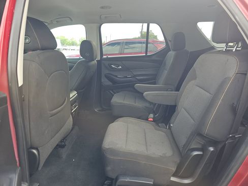 Used 2021 Chevrolet Traverse LT image 11