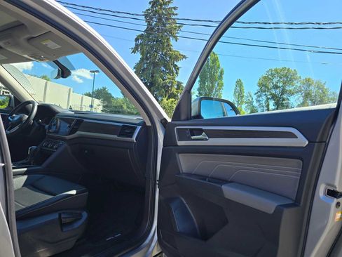 Used 2021 Volkswagen Atlas SE w/ Panoramic Sunroof Package AWD/4WD image 11