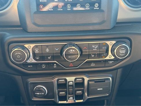 Used 2022 Jeep Wrangler Unlimited Sport AWD/4WD image 26
