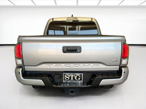 Used 2021 Toyota Tacoma TRD Off-Road w/ Technology Package AWD/4WD image 5